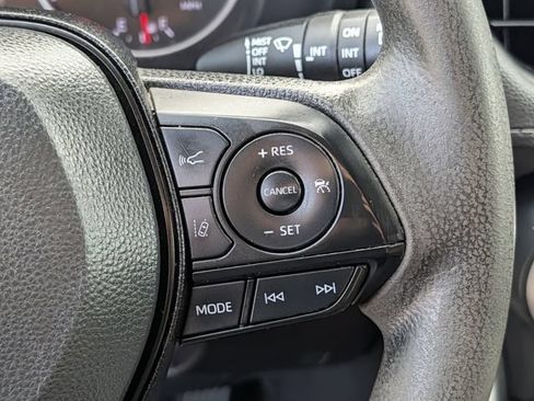 Used 2022 Toyota RAV4 XLE AWD/4WD image 19