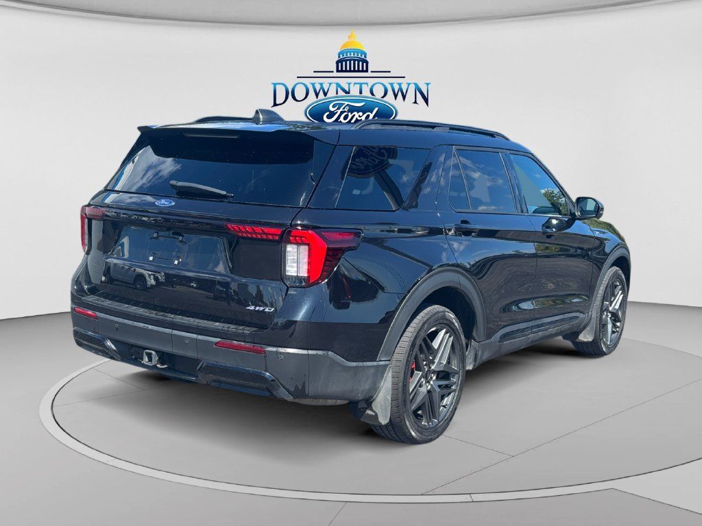 Used 2025 Ford Explorer ST-Line w/ Premium Package AWD/4WD image 3