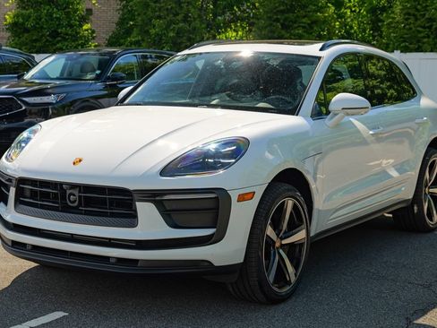 Used 2025 Porsche Macan AWD/4WD image 4