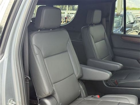 Used 2025 GMC Yukon XL Denali image 33