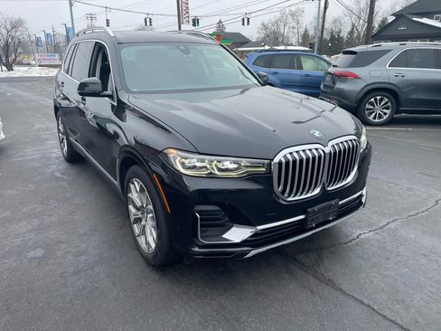 Used 2021 BMW X7 xDrive40i w/ Premium Package image 2