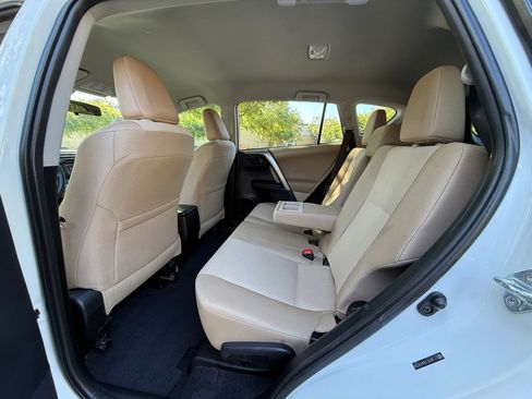 Used 2013 Toyota RAV4 LE AWD/4WD image 22