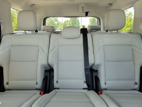 New 2026 Lincoln Navigator Premiere AWD/4WD image 17