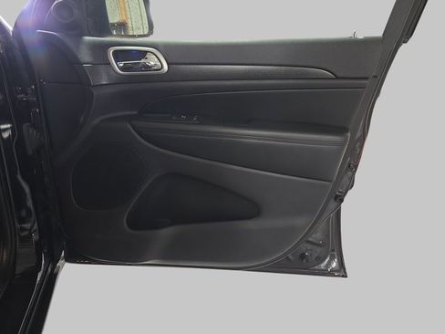 Used 2018 Jeep Grand Cherokee Altitude image 11