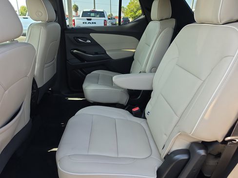Used 2023 Chevrolet Traverse Premier FWD image 13