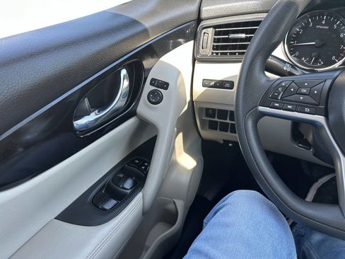 Used 2018 Nissan Rogue Sport SV FWD image 22