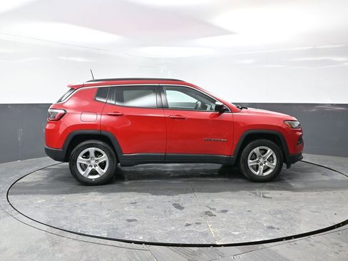 Used 2024 Jeep Compass Latitude image 3