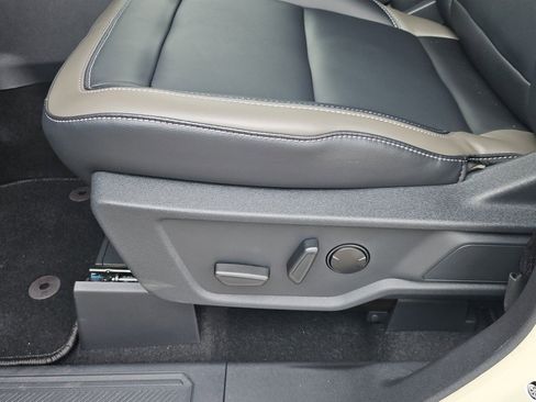 New 2025 Ford Bronco Outer Banks w/ Sasquatch Package AWD/4WD image 8