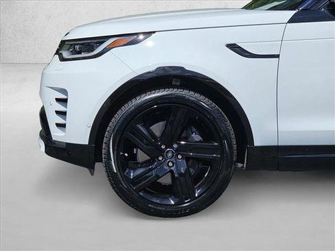 New 2025 Land Rover Discovery Dynamic SE image 9