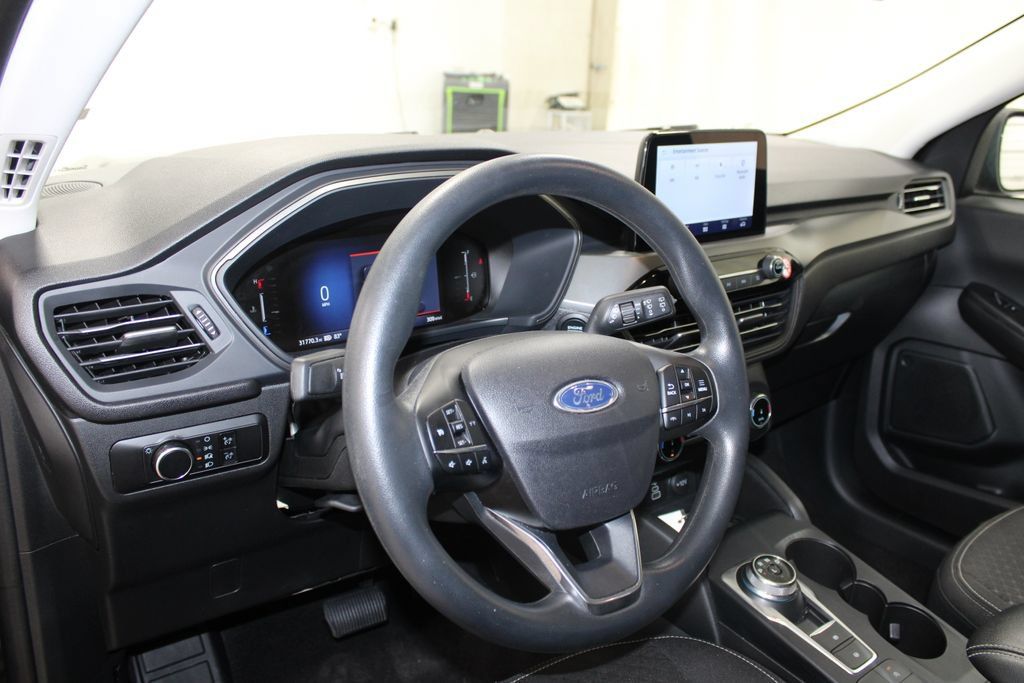 Used 2025 Ford Escape Active AWD/4WD image 16