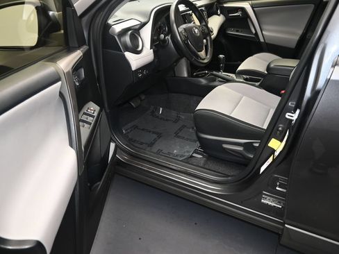 Used 2017 Toyota RAV4 XLE FWD image 11
