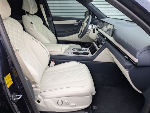 Used 2025 Genesis GV80 3.5T Prestige image 33