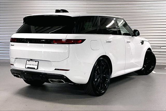 New 2026 Land Rover Range Rover Sport Dynamic SE AWD/4WD image 4