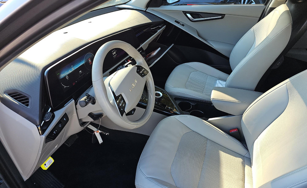 Used 2023 Kia Niro Wind w/ Wind Preserve Package FWD image 10
