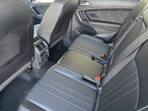 Used 2022 Volkswagen Tiguan SE image 18