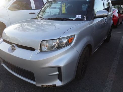 Used 2012 Scion xB FWD image 4