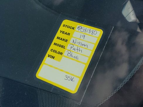 Certified 2019 Nissan Pathfinder SV image 25