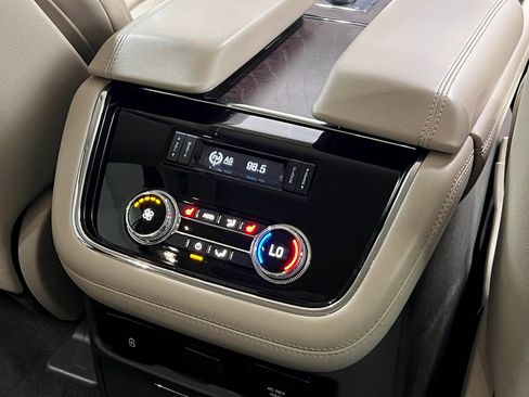 Used 2020 Lincoln Navigator Reserve w/ Luxury Package image 28