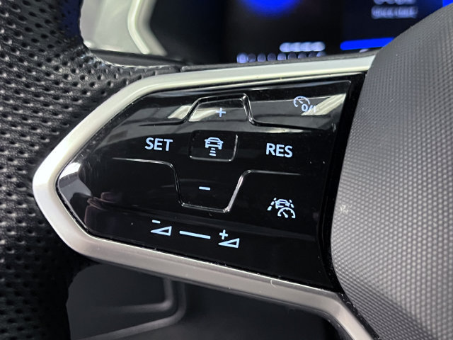 Certified 2024 Volkswagen Tiguan SE R-Line FWD image 18