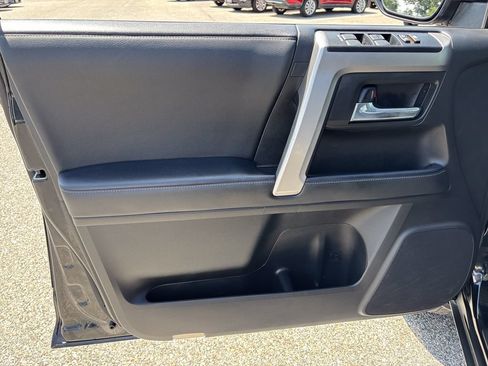 Used 2021 Toyota 4Runner SR5 Premium w/ Moonroof Package AWD/4WD image 17