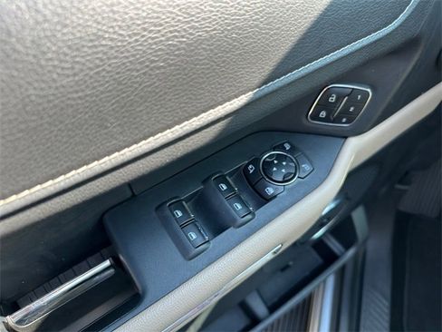 Used 2023 Ford Expedition Limited image 20