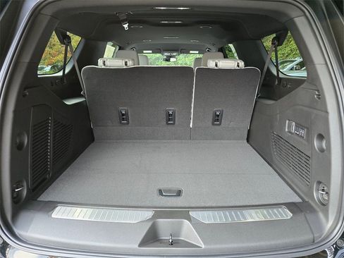 New 2026 Chevrolet Suburban Premier image 17