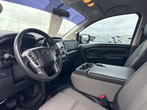 Used 2017 Nissan Titan S image 11