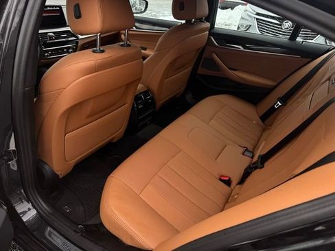 Used 2023 BMW 540i xDrive w/ Premium Package image 21