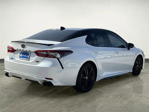 Used 2022 Toyota Camry XSE image 9