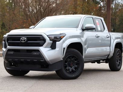 New 2025 Toyota Tacoma SR5