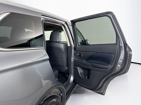 Used 2019 Mitsubishi Outlander SEL image 30