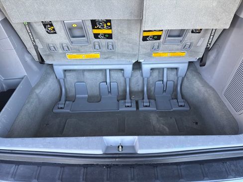 Used 2012 Toyota Sienna XLE image 8