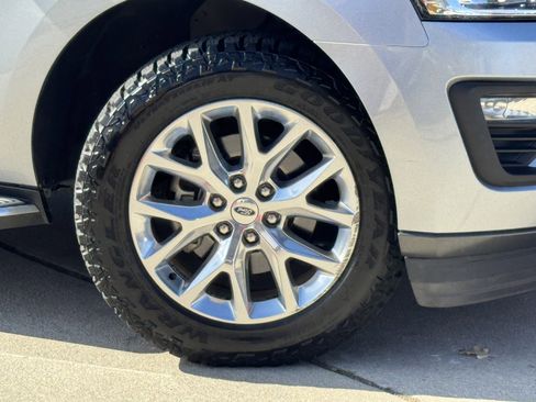 Certified 2021 Ford Expedition XLT image 3