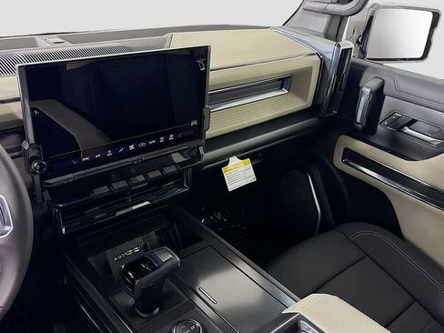 New 2026 GMC Hummer EV SUV w/ LPO, Dark Essentials Package AWD/4WD image 24
