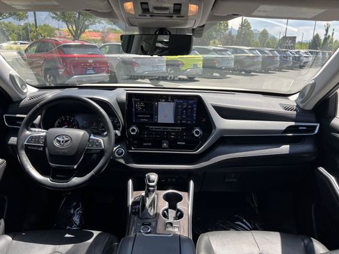 Used 2021 Toyota Highlander Platinum AWD/4WD image 25
