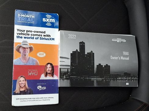 Used 2022 Chevrolet Trax LT w/ LT Convenience Package image 25