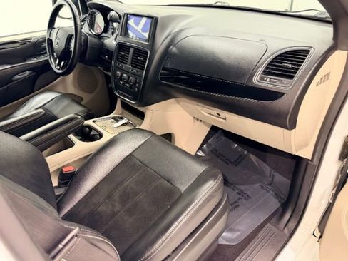 Used 2017 Dodge Grand Caravan SXT image 20
