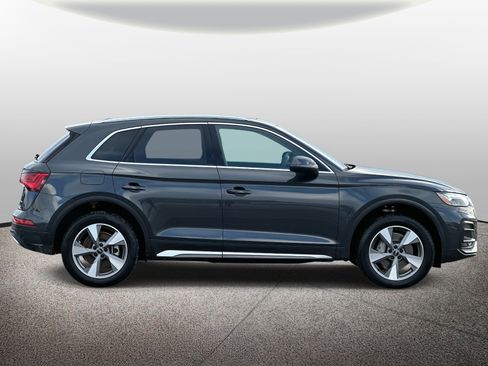Used 2024 Audi Q5 2.0T Premium w/ Convenience Package image 6