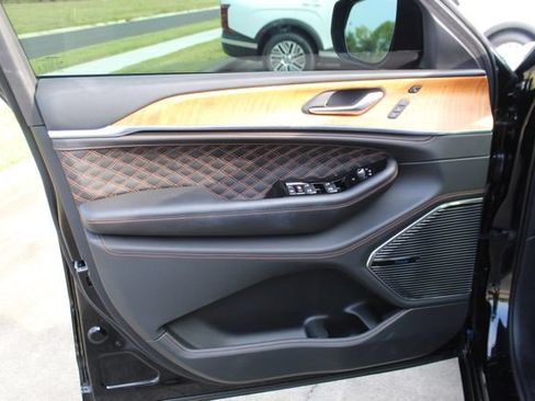 Used 2023 Jeep Grand Cherokee L Summit AWD/4WD image 9