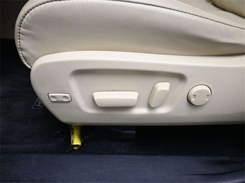 Used 2017 Toyota Highlander XLE image 27