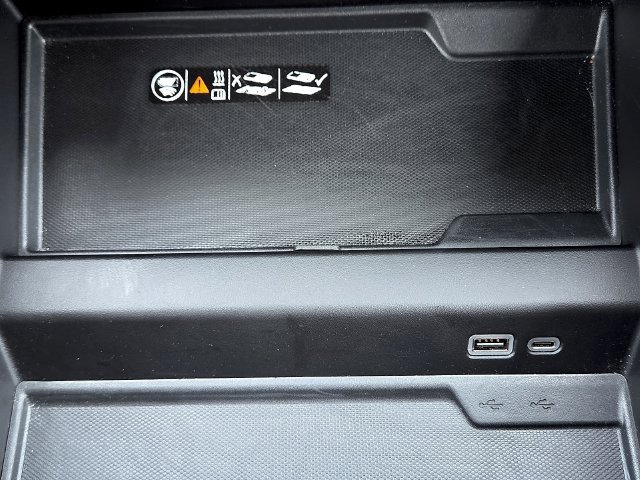 Certified 2025 Chevrolet Suburban LT AWD/4WD image 21