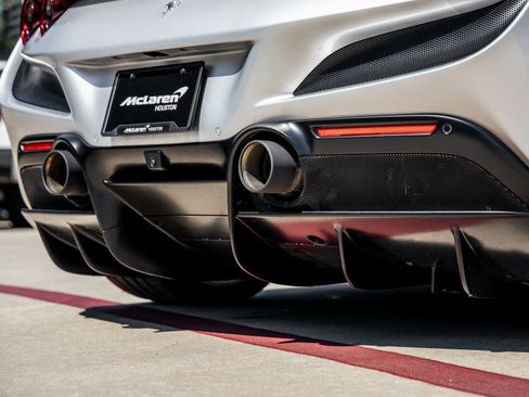 Used 2022 Ferrari F8 Tributo image 17