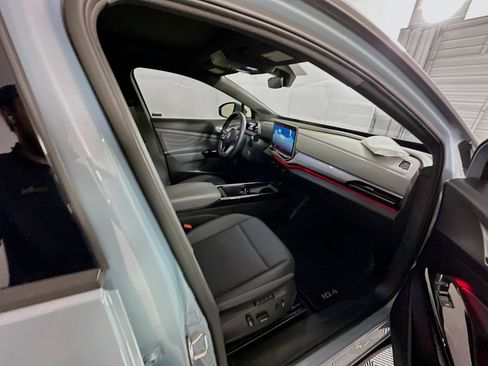 Used 2025 Volkswagen ID.4 Pro S image 32