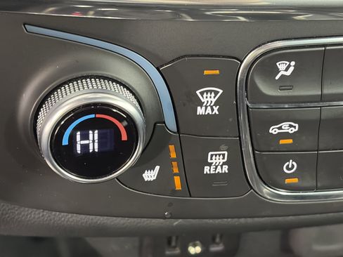 Used 2023 Chevrolet Traverse LT image 26