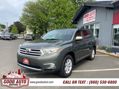 Used 2013 Toyota Highlander Plus AWD/4WD image 1