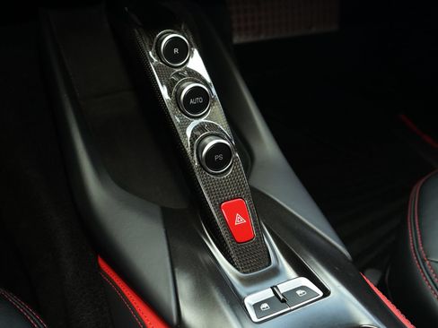 Used 2019 Ferrari 812 Superfast RWD image 18