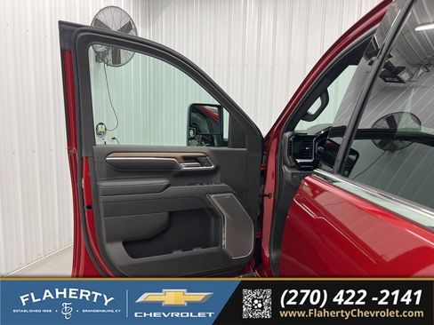 Used 2025 Chevrolet Silverado 3500 High Country w/ Technology Package AWD/4WD image 8