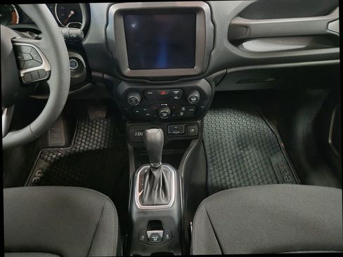 Used 2023 Jeep Renegade Latitude AWD/4WD image 17