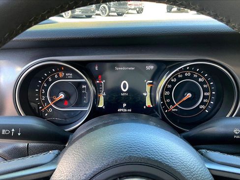 Certified 2023 Jeep Gladiator Sport AWD/4WD image 21