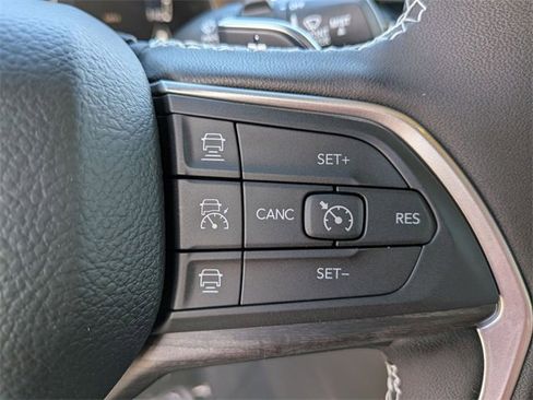 New 2025 Jeep Grand Cherokee Limited w/ Black Appearance Package image 19